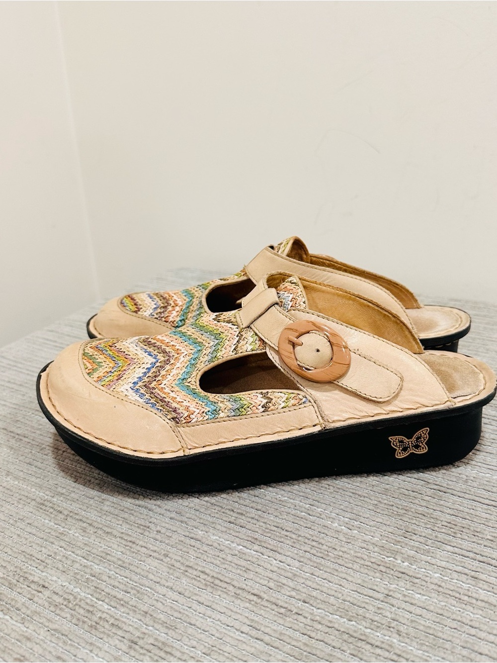 ALEGRIA by PG Lite Size 8 Tan Woven Verigated Upper Slip On Wedge Sandals